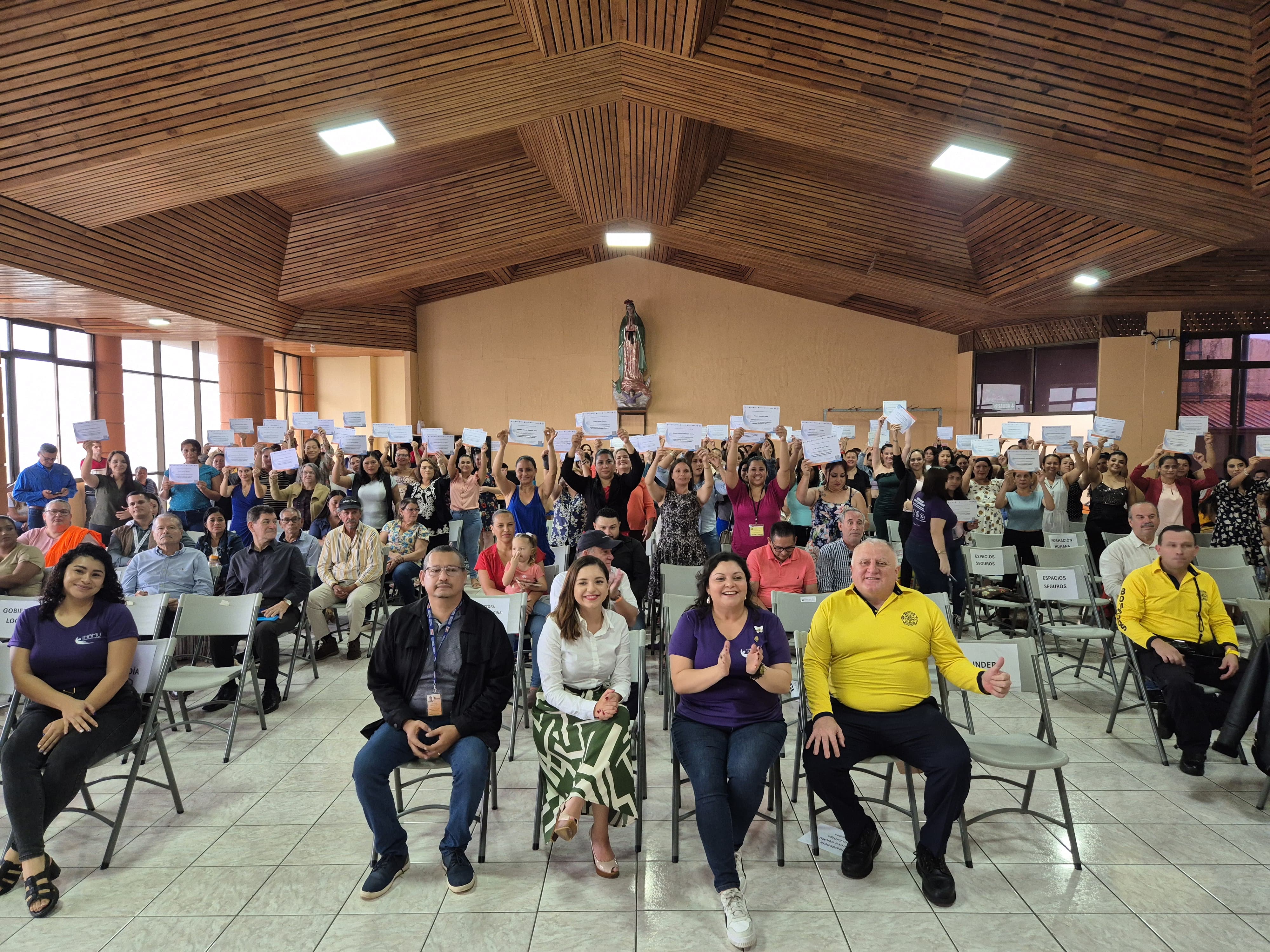 Ministra de la mujer y Presidenta Ejecutiva del INAMU en rendición de cuentas ante mujeres y representantes de la zona norte del país